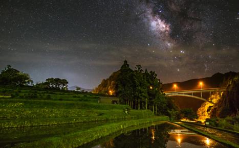 あらぎ島から見える夜空の写真