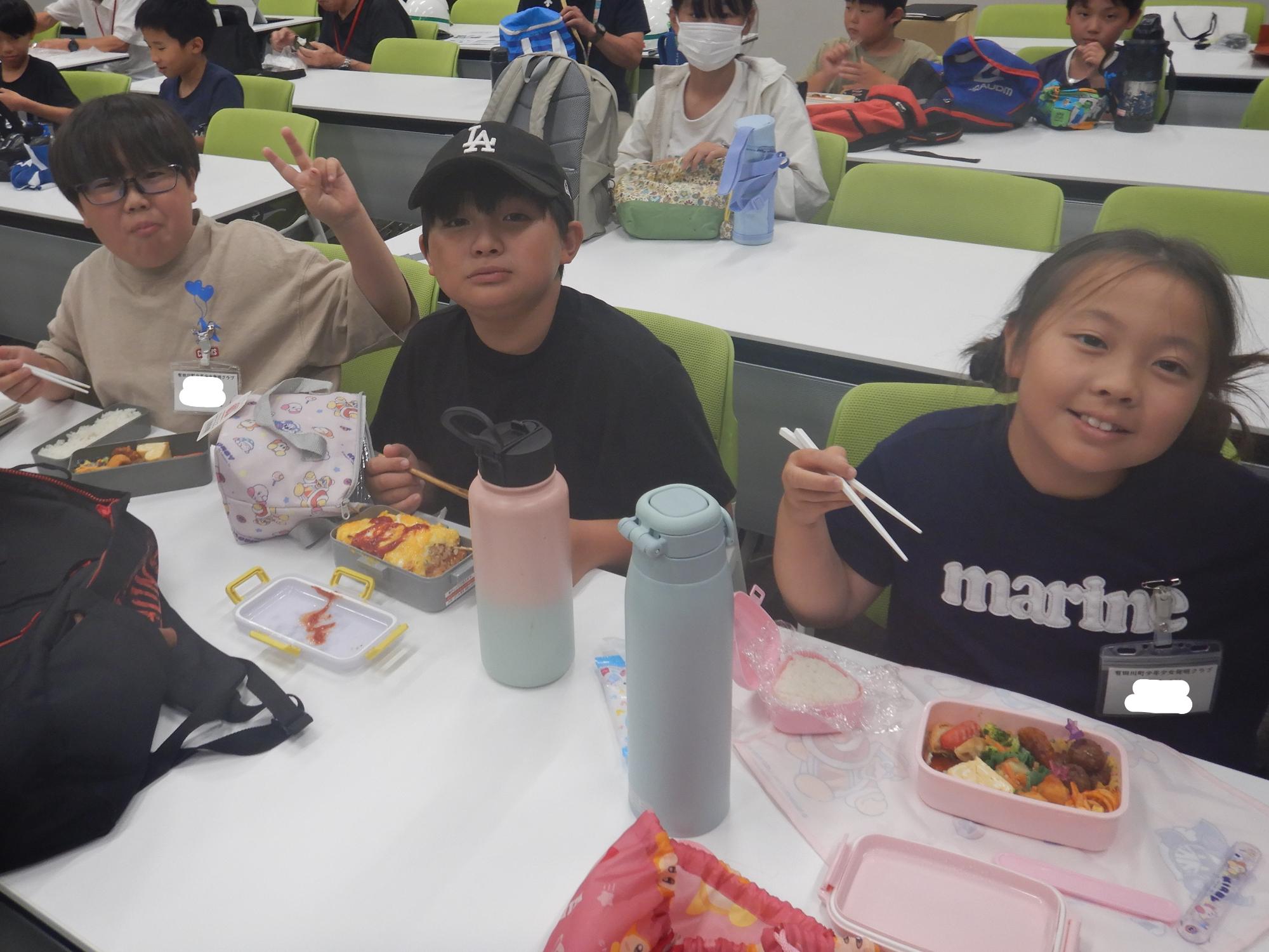 お昼ご飯の様子