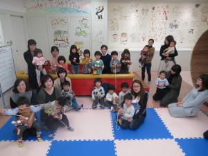 完成品を持ってみんなで記念写真