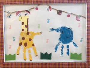 手形で動物を作った作品の写真