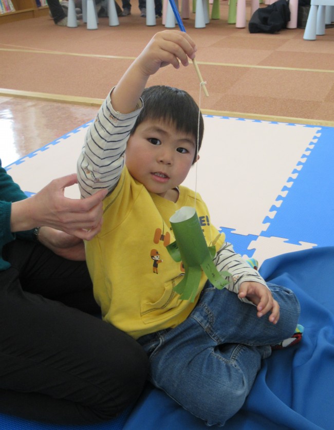 上手にたこを連れた子供の写真