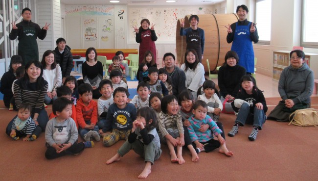 子どもたちとスタッフの記念写真