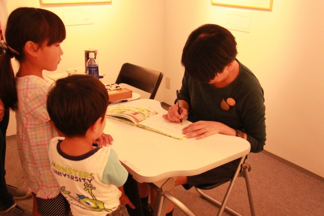 どいかや先生のサイン会の様子の写真