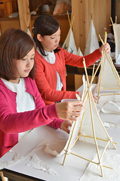 行灯作りの様子