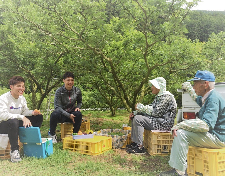 山椒生産者と学生