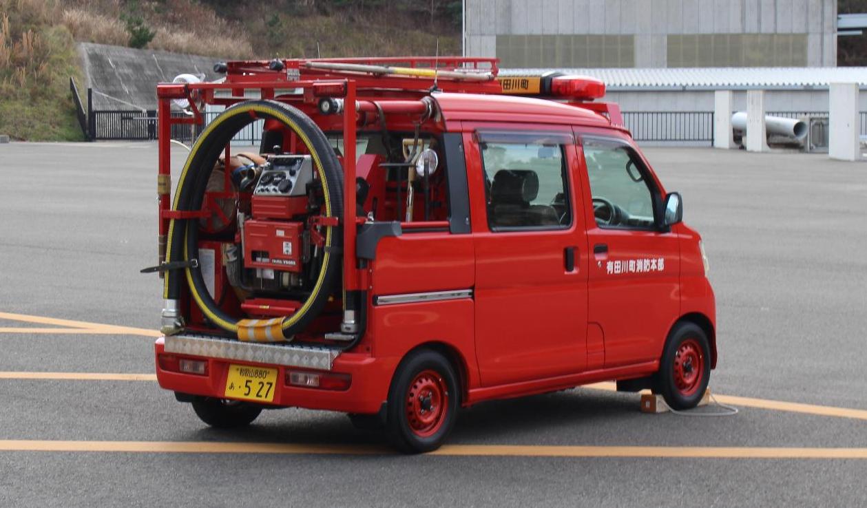 軽四ポンプ車運転席側斜め後ろからの写真